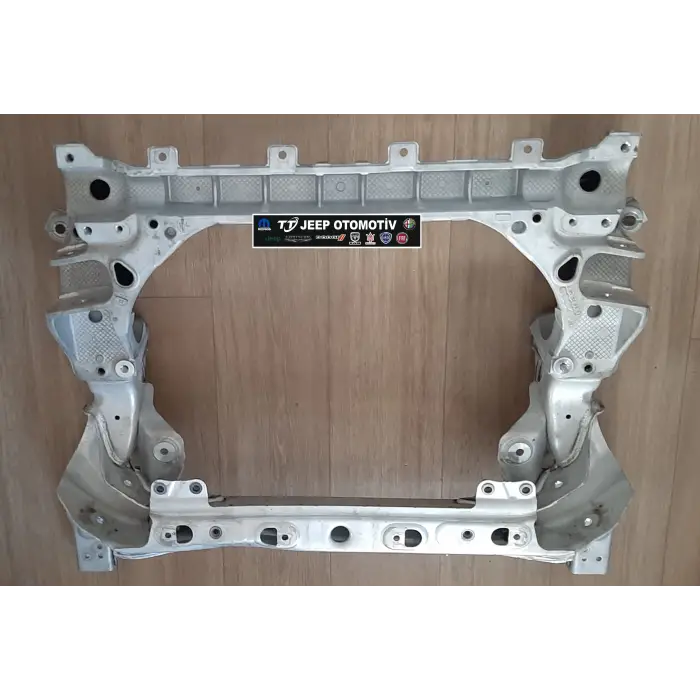 Mercedes C serisi W205 motor traversi / alt beşik A2056220300