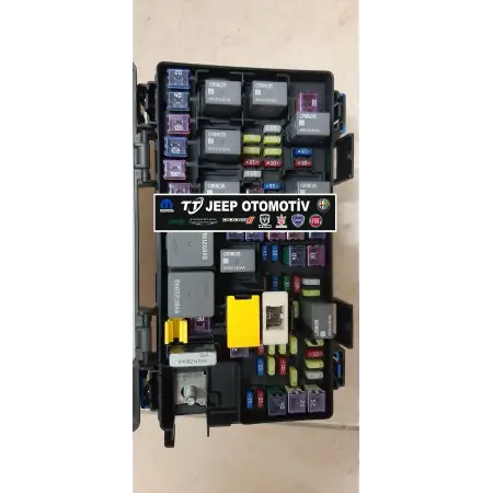 2010 Chrysler Voyager / Dodge Journey Sigorta Kutusu 04692299AH 04692299AG