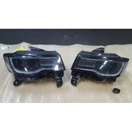 2014-2015 Jeep Grand Cherokee (WK) Siyah Sol Far 68142493AH