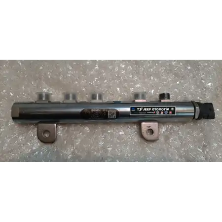 Jeep Ram Maserati 3.0 Dizel Sağ Yakıt Rayı 35022118AG 0445216043