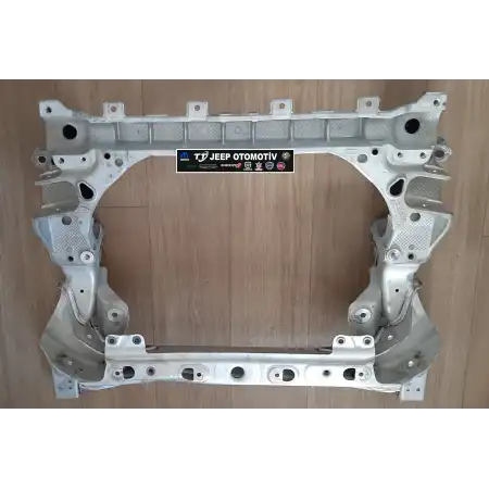 Mercedes C serisi W205 motor traversi / alt beşik A2056220300