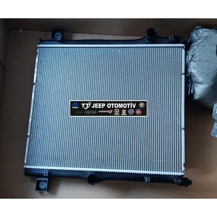 2008 - 2012 Jeep Cherokee / Dodge Nitro Radyatör 68003966AB