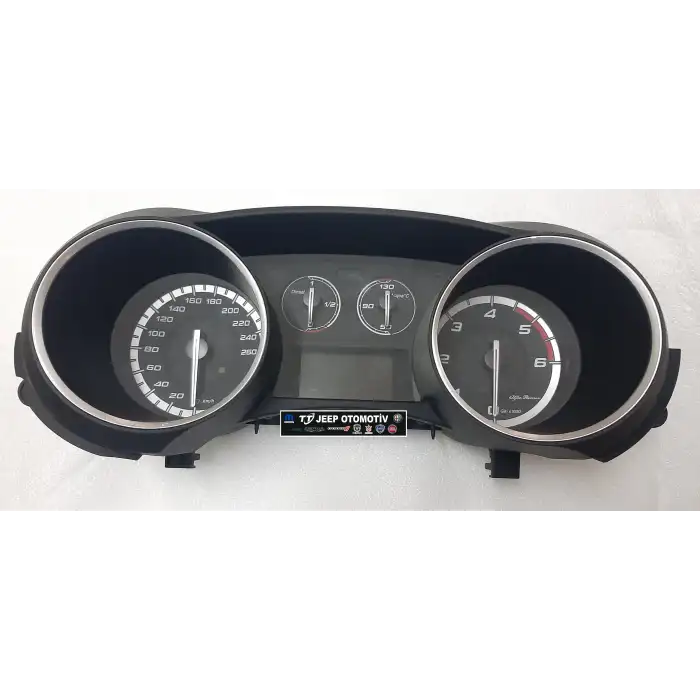 2010 - 2013 Alfa Romeo Giulietta Gösterge Paneli 50527456