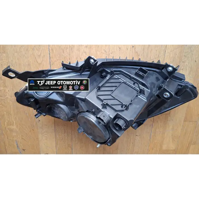 2011 - 2024 Lancia Ypsilon Sağ Ön Far 51850554