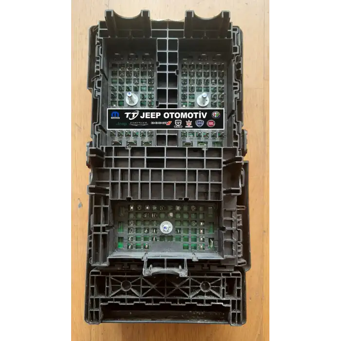 2014 Jeep Cherokee (KL) Sigorta Kutusu 68193002AF K68193002AF