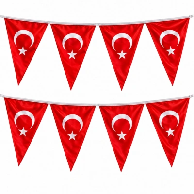 İpe Dizili Üçgen Türk Bayrak
