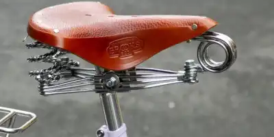 Brooks B33 - Uzun Yolda Konforun ve Estetiğin Zirvesi