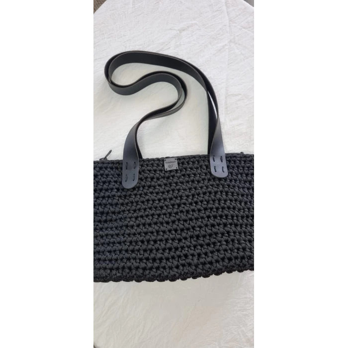 El Yapımı Siyah Örgü Şık Kadın Çantası – İpekyıldızı