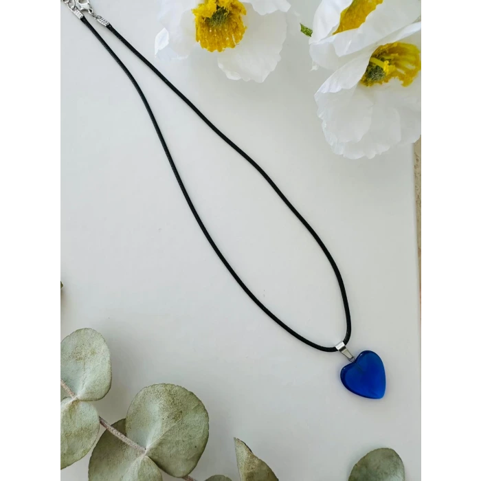 Mavi Kalp Kolye – Siyah İpli El Yapımı Tasarım