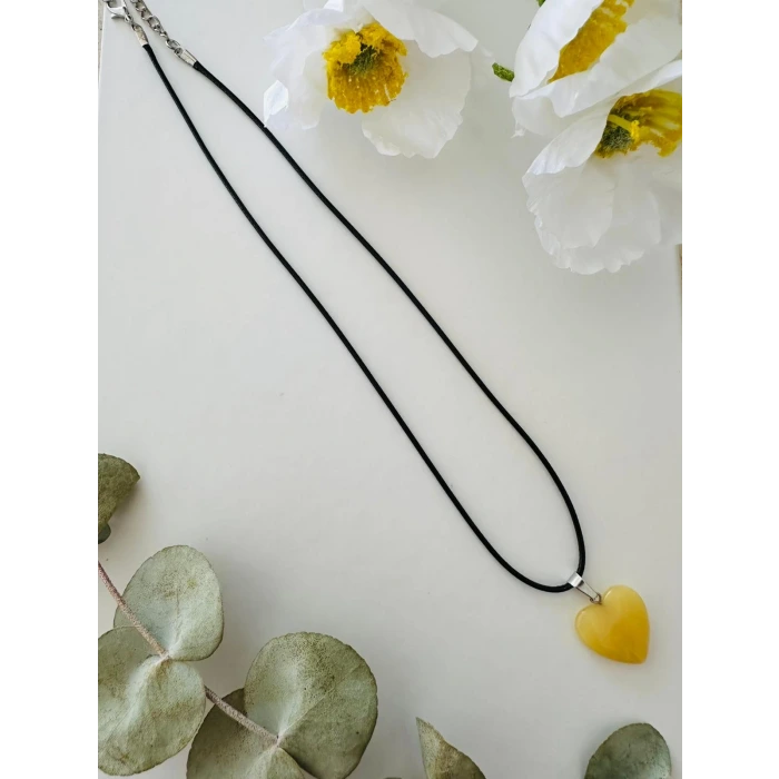 Sarı Kalp Kolye – Siyah İpli El Yapımı Tasarım