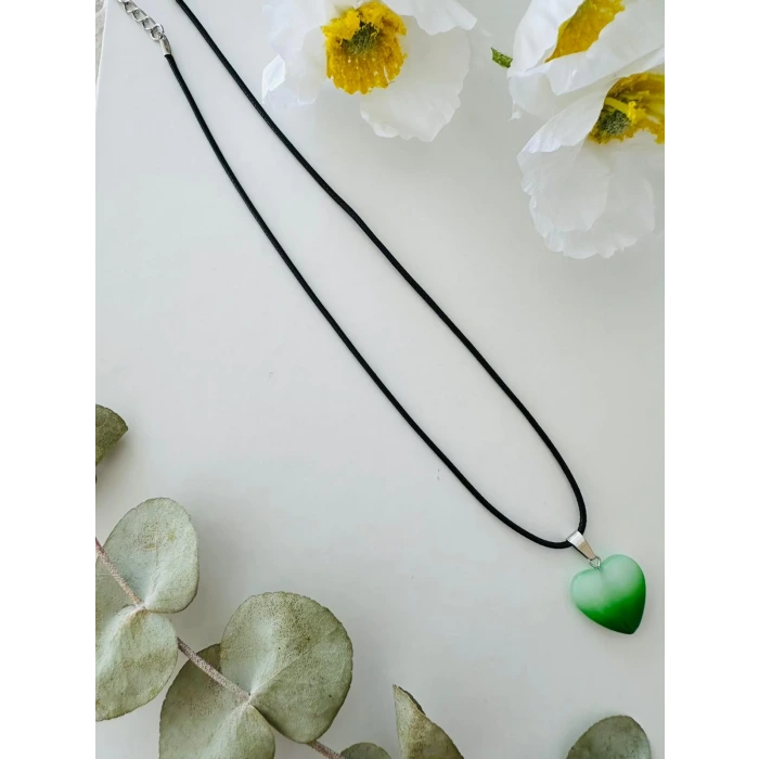 Yeşil Beyaz Kolye – Siyah İpli El Yapımı Tasarım