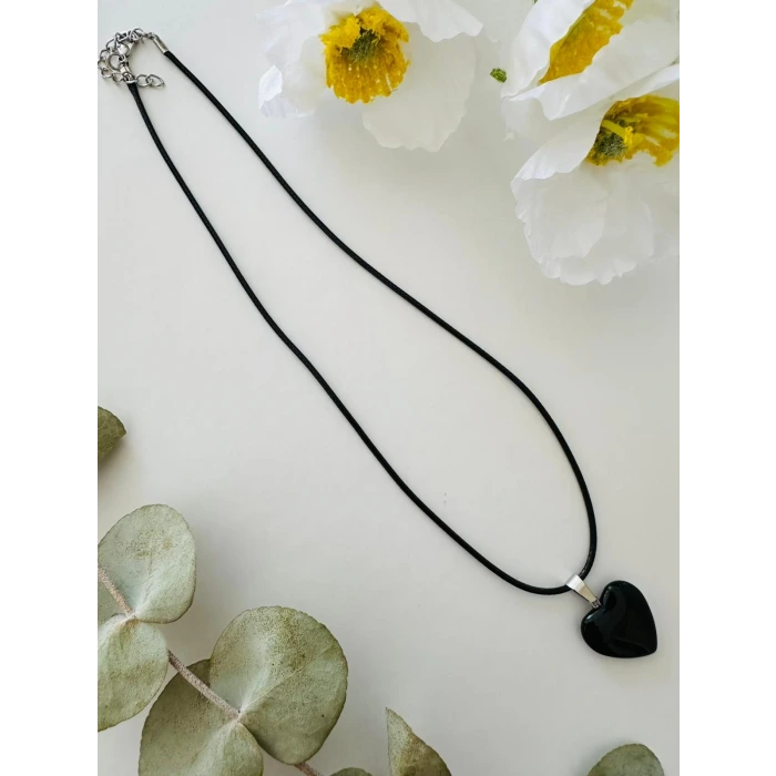 Siyah Kalpli Kolye – Siyah İpli El Yapımı Tasarım