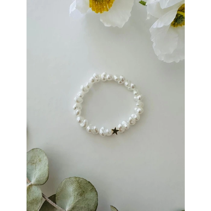 Saf Beyaz El Yapımı Boncuk Bileklik – Zarif ve Şık Tasarım