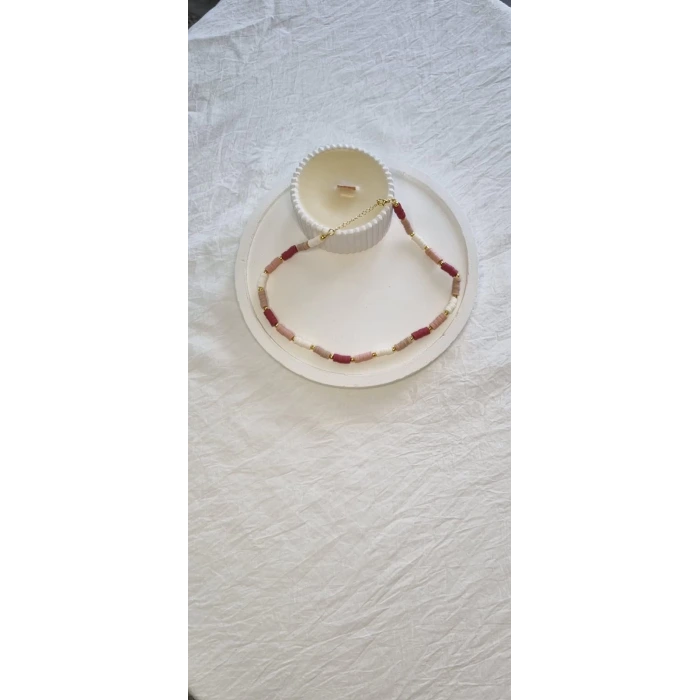 El Yapımı Üç Renkli Boncuk Kolye