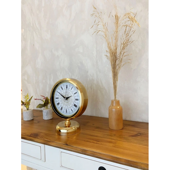 Gold Metal Çini Desenli Roma Rakamlı Masa Saati