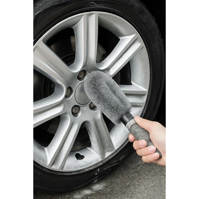 Gri Oto Jant Temizleme Fırçası – Ergonomik Saplı, Lastik ve Jant Detay Temizliği İçin Güçlü Kıllı Fırça
