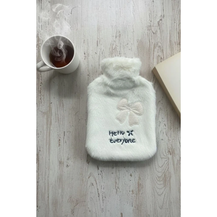 Hello Everyone Yazılı Kurdeleli Beyaz Peluş Sıcak Su Torbası 1 Lt – Yumuşak Kılıf, Uzun Süre Sıcak Tutan Termal Su Torbası