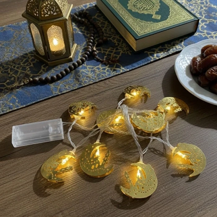 İpek Yıldızı® 10 Adet Sarkıtlı Ramazan Hilal Üstü Cami Temalı LED Işık – Pilli 2 Metre Ramazan Süsü, İslami Dekorasyon, Ev ve Mekanlar İçin Dekoratif
