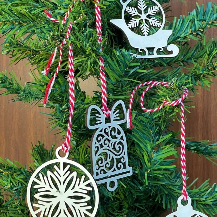 İpek Yıldızı® 10 Parça Kırmızı Beyaz İpli Karışık Model Ahşap Yılbaşı Ağaç Süsü