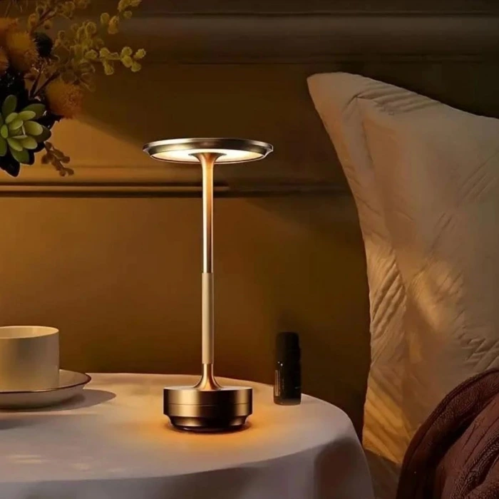 İpek Yıldızı® Eskitme Gold Kasa Dokunmatik Şarjlı Masa Lambası – 3 Renk Işık Modlu, LED Aydınlatmalı, Modern & Dekoratif Abajur