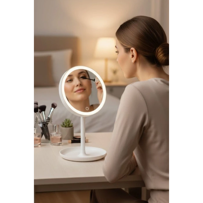 İpek Yıldızı® LED Işıklı Yuvarlak Makyaj Aynası – Dokunmatik Ayarlanabilir Işık Tonlu, 360° Döner Masaüstü Profesyonel Makyaj ve Cilt Bakım Aynası