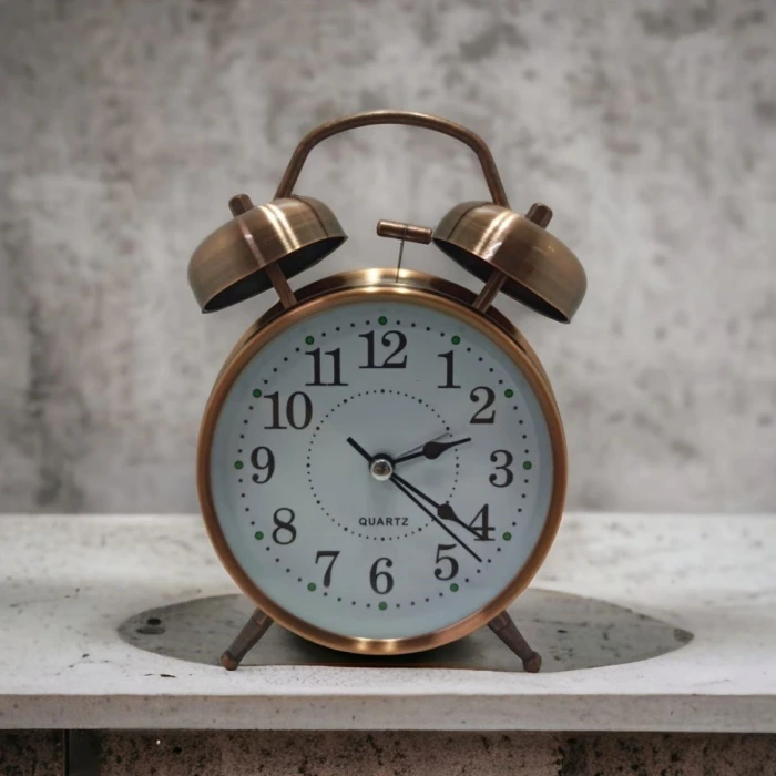 İpek Yıldızı® Nostaljik Çalar Saat – Retro Tasarım, Sessiz Akan Mekanizma, Yüksek Sesli Alarm, Masa ve Komodin İçin Dekoratif Saat