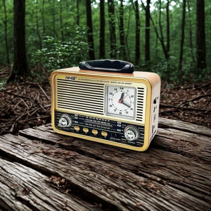 İpek Yıldızı® Orta Boy Saat Göstergeli Retro Ahşap Tasarım Bluetooth Hoparlörlü Radyo – FM/AM Destekli, Şarjlı ve Taşınabilir Radyo NS-8898