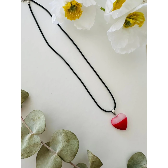 Kırmızı Beyaz Kolye – Siyah İpli El Yapımı Tasarım