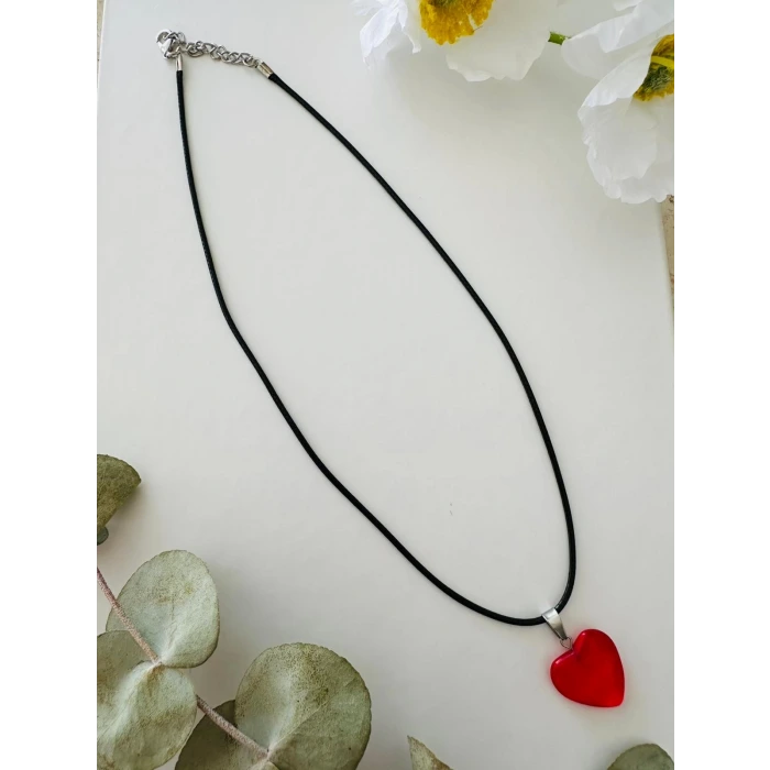 Kırmızı Kalp Kolye – Siyah İpli El Yapımı Tasarım