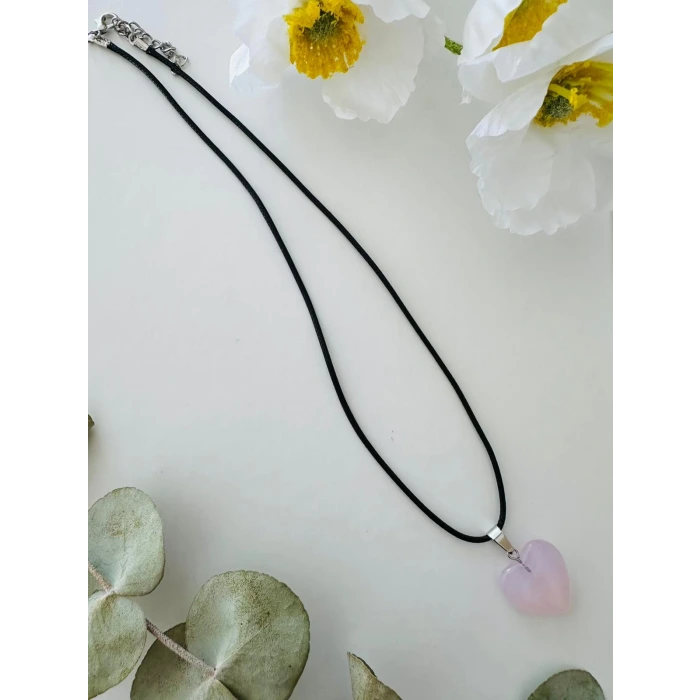 Lila Kalp Kolye – Siyah İpli El Yapımı Tasarım