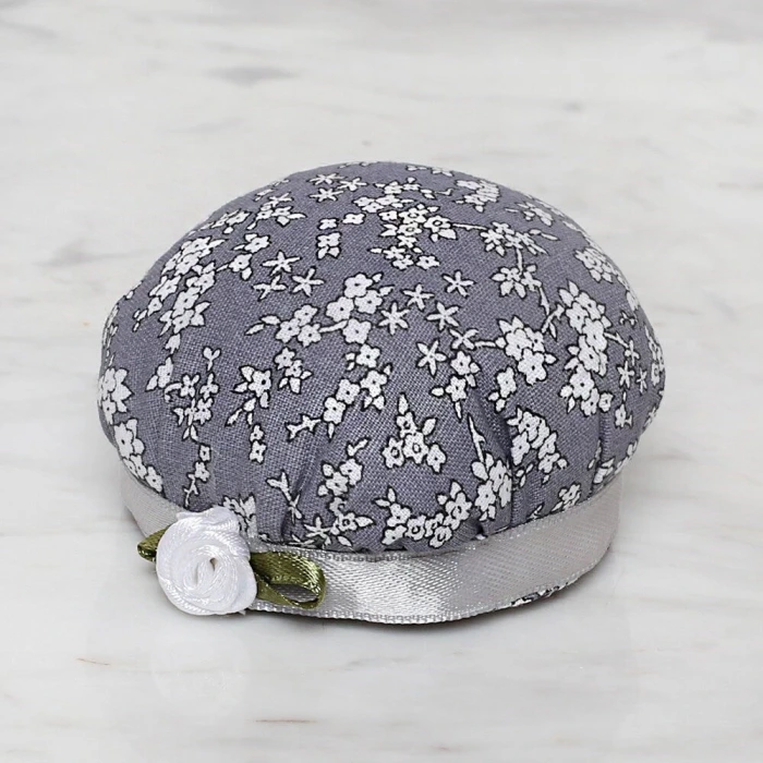 Loren Kola Takılabilir İğnedenlik Gri Çiçekli