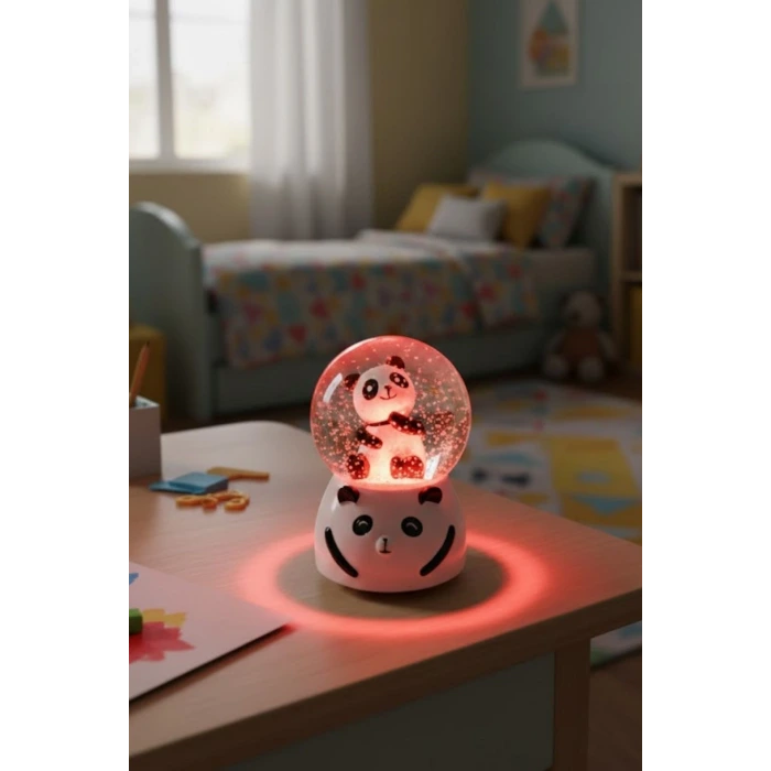 Pilli Işıklı Müzikli Kar Küresi–Sevimli Panda Figürlü Eğlenceli Masaüstü Biblo, LED Aydınlatmalı Dekoratif Hediyelik Kar Küresi