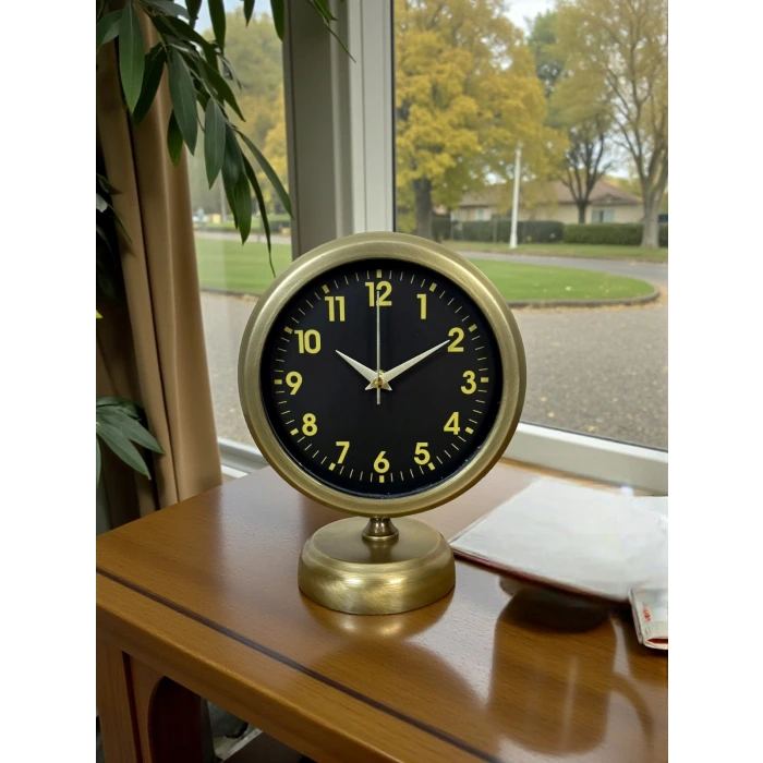 Retro Elegance 25 x 20 Cm Eskitme Metal Masa Saati