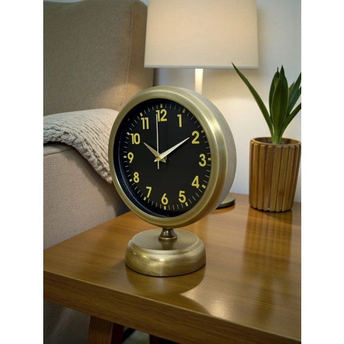 Retro Elegance 25 x 20 Cm Eskitme Metal Masa Saati