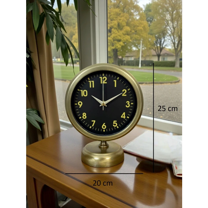 Retro Elegance 25 x 20 Cm Eskitme Metal Masa Saati