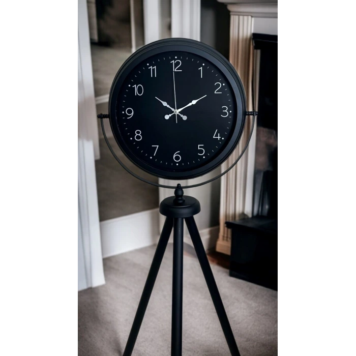 Sade Siyah Tripod Ayaklı Saat