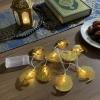 İpek Yıldızı® 10 Adet Sarkıtlı Ramazan Hilal Üstü Cami Temalı LED Işık – Pilli 2 Metre Ramazan Süsü, İslami Dekorasyon, Ev ve Mekanlar İçin Dekoratif