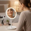 İpek Yıldızı® LED Işıklı Yuvarlak Makyaj Aynası – Dokunmatik Ayarlanabilir Işık Tonlu, 360° Döner Masaüstü Profesyonel Makyaj ve Cilt Bakım Aynası