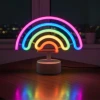 Plastik Gökkuşağı Neon LED Işık – Dekoratif Renkli Masaüstü ve Ambiyans Aydınlatması