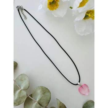 Pembe Kalp Kolye – Siyah İpli El Yapımı Tasarım