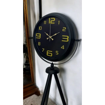Gold Rakamlı Siyah Tripod Ayaklı Saat