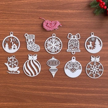 İpek Yıldızı® 10 Parça Kırmızı Beyaz İpli Karışık Model Ahşap Yılbaşı Ağaç Süsü