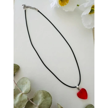 Kırmızı Kalp Kolye – Siyah İpli El Yapımı Tasarım