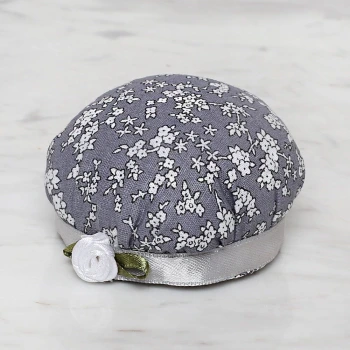 Loren Kola Takılabilir İğnedenlik Gri Çiçekli