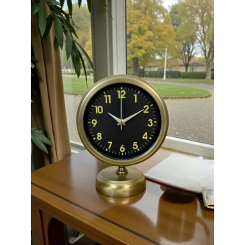 Retro Elegance 25 x 20 Cm Eskitme Metal Masa Saati