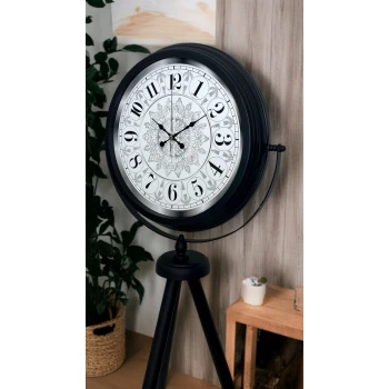 Siyah Desenli Şık Tripod Ayaklı Saat