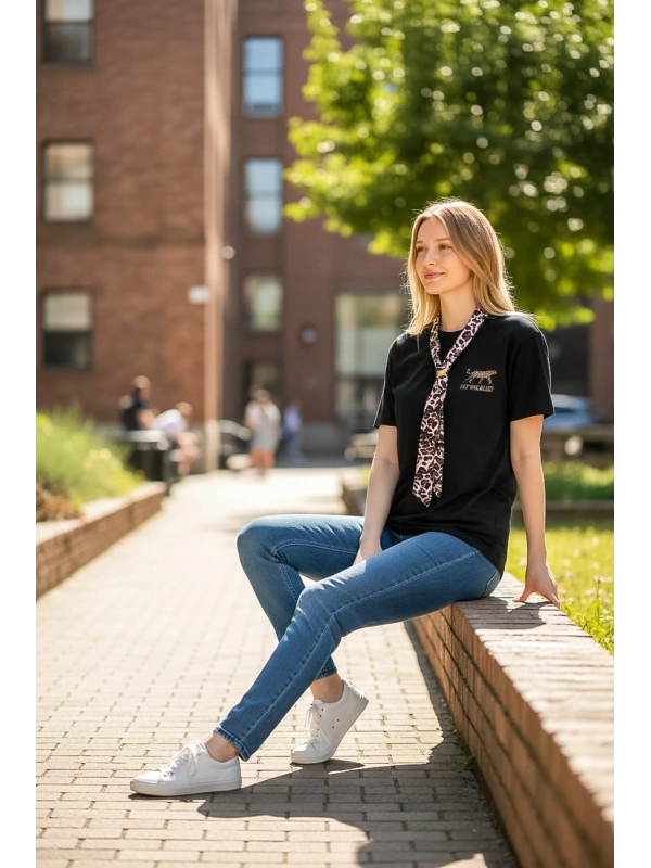 Sheenza Kadın Leopar Fular Detaylı Oversize Tişört