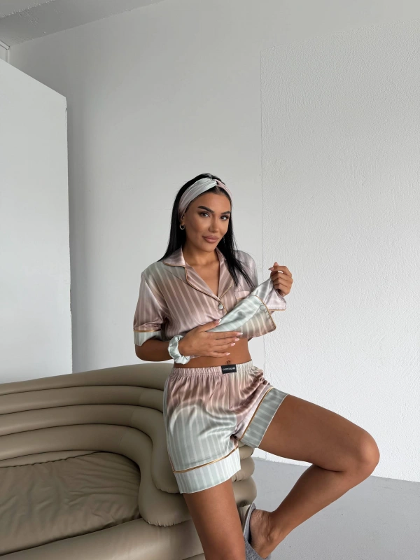 Sheenza Saten Çizgili Kısa Kollu Şortlu Pijama Takımı – Çok Renkli