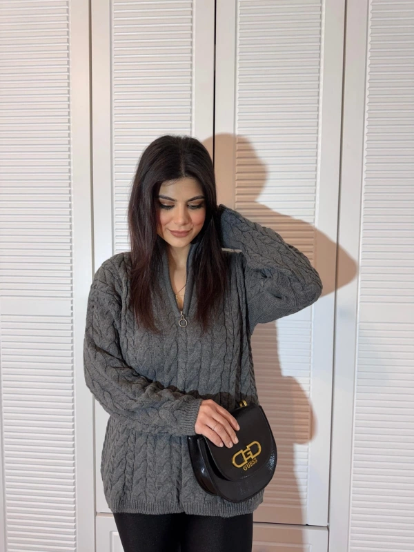 Dik Yaka Fermuarlı Saç Örgü Desenli Oversize Triko Kazak