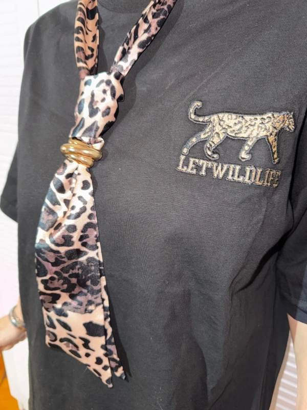 Sheenza Kadın Leopar Fular Detaylı Oversize Tişört